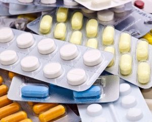 Фармвиробники та аптеки